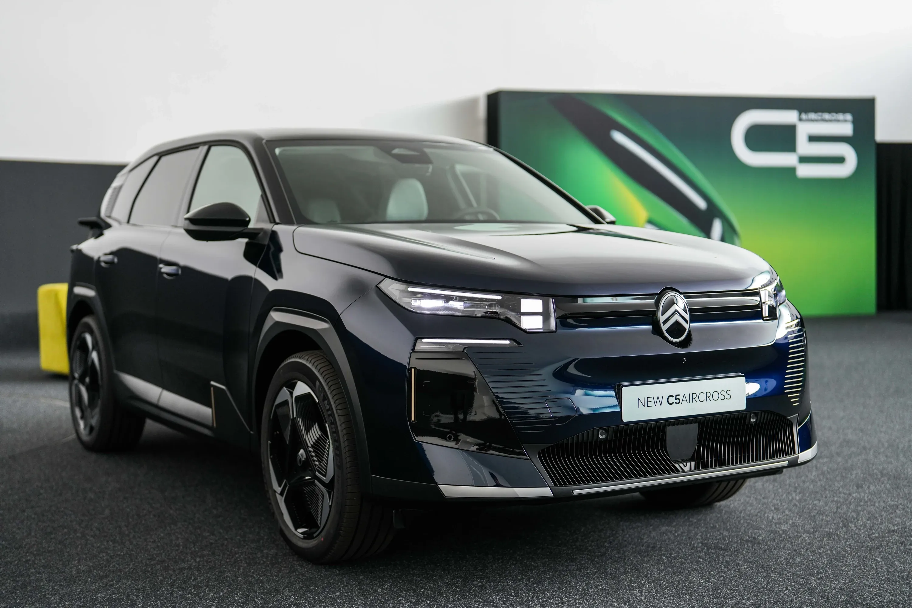 Citroen e-c5 Aircross Elettronauti anteriore tre quarti