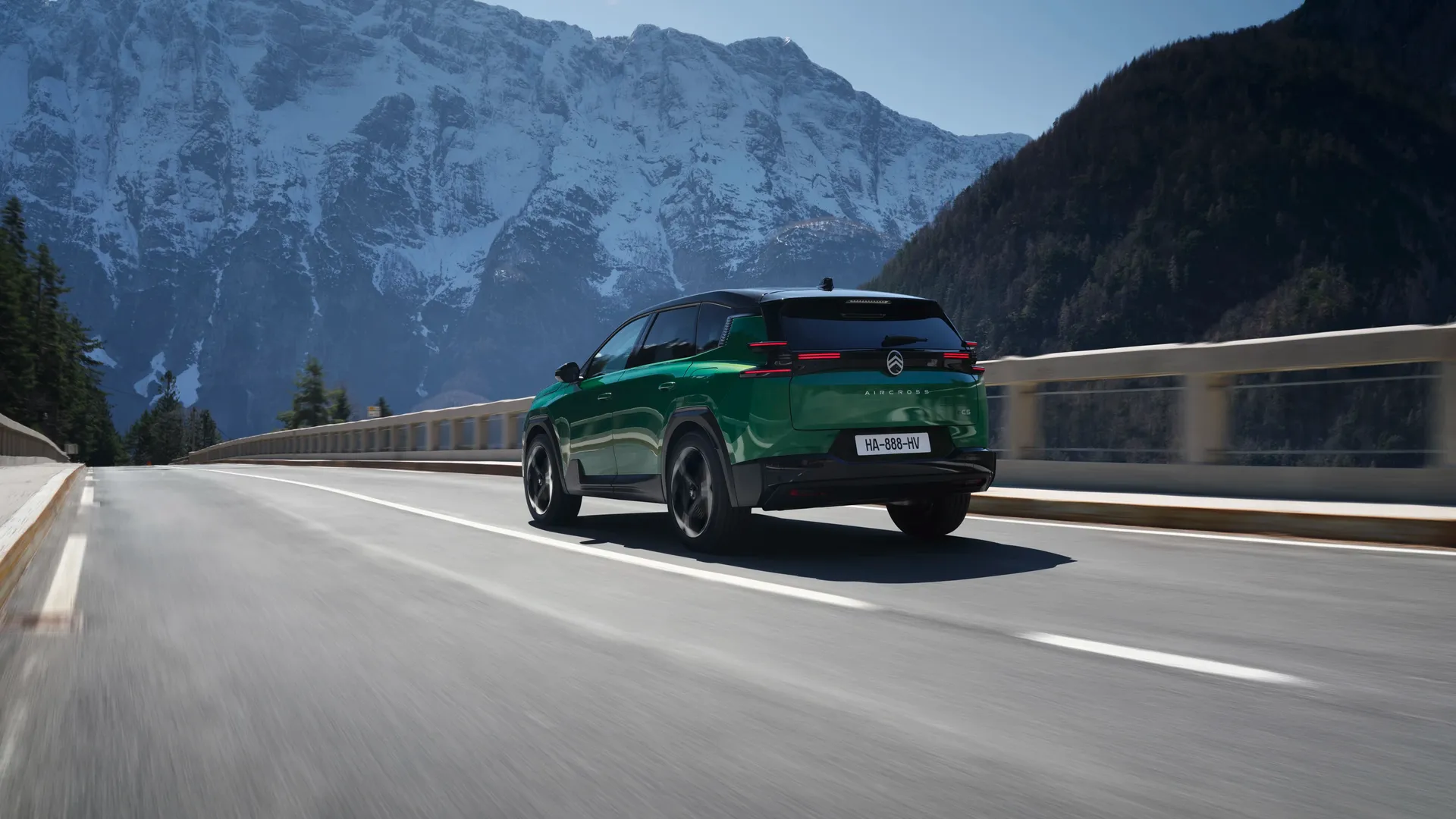 Citroen e-c5 Aircross Elettronauti in movimento