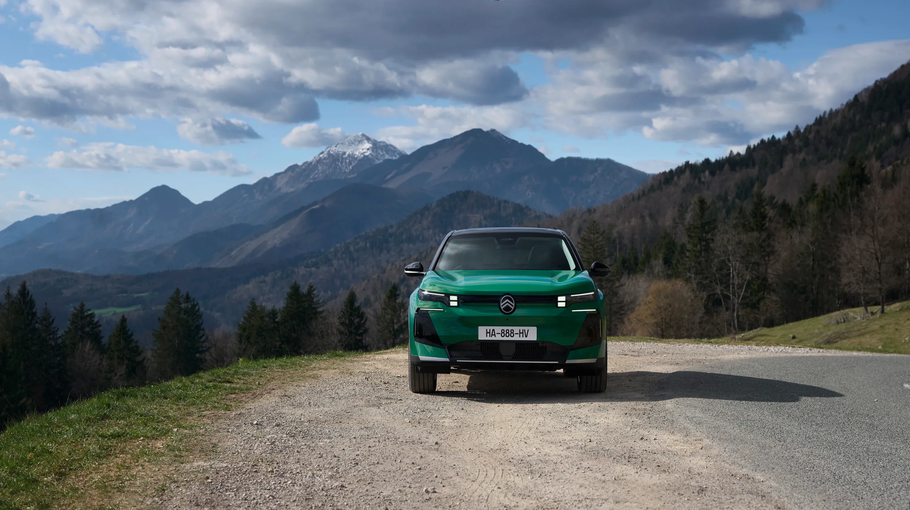 Citroen e-c5 Aircross Elettronauti parcheggiata