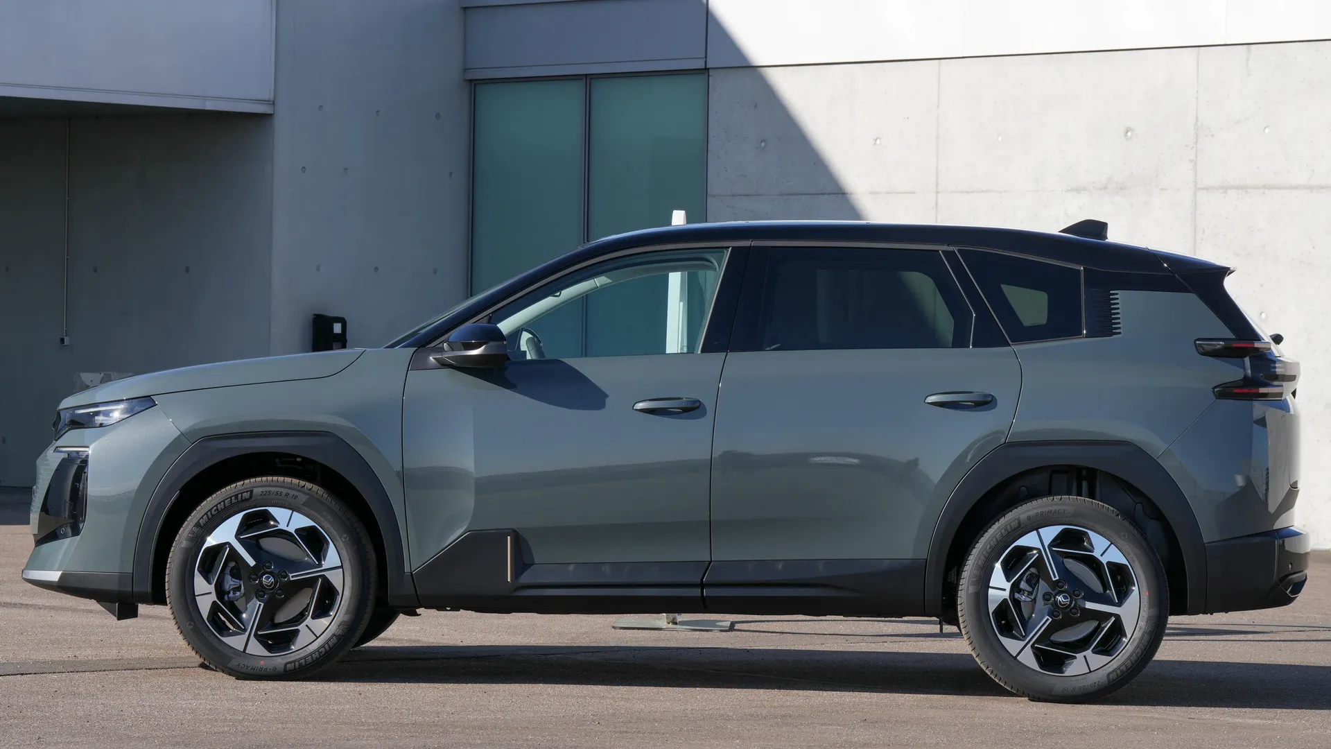 Citroen e-c5 Aircross Elettronauti vista laterale