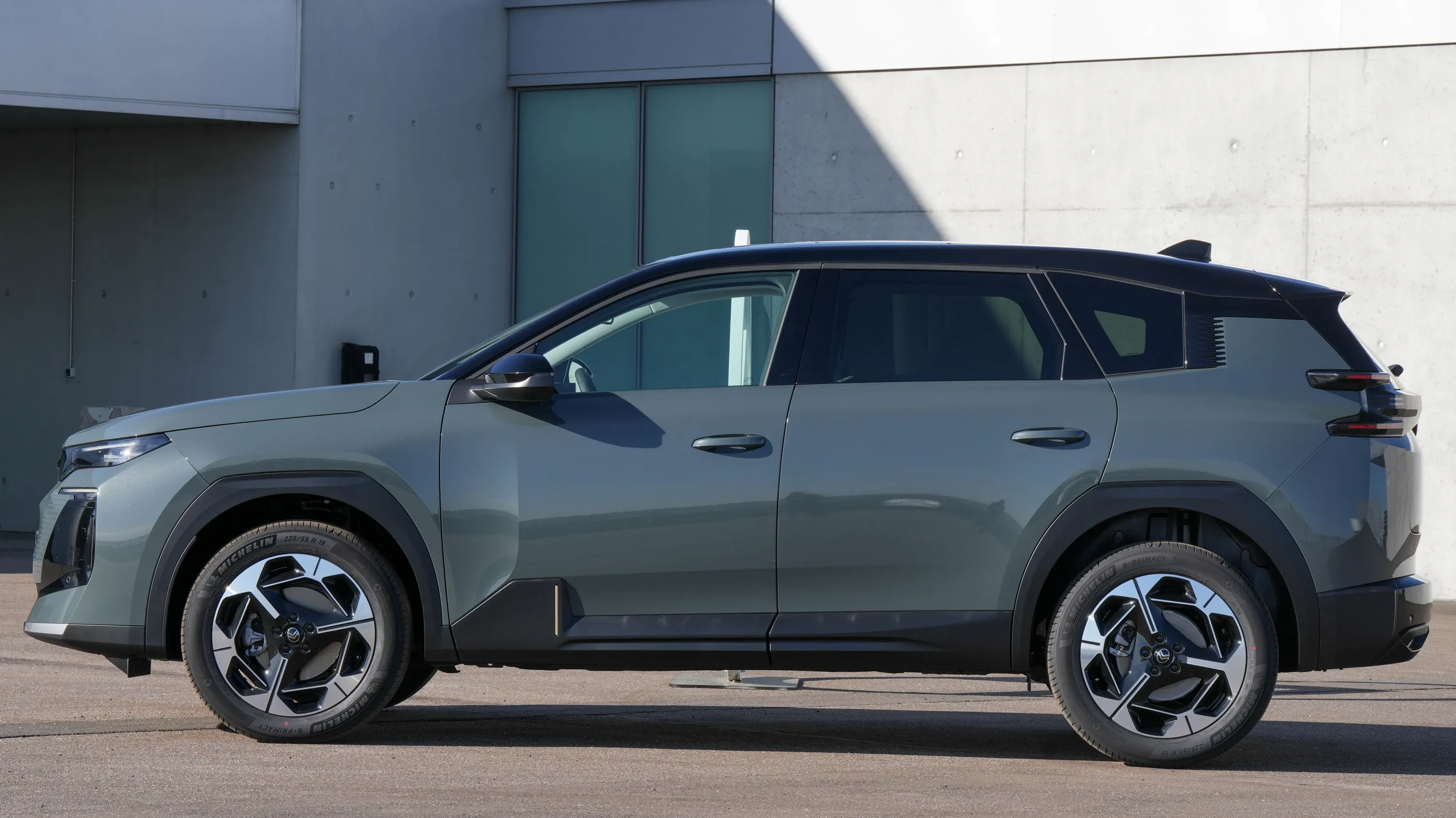 Citroen e-c5 Aircross Elettronauti vista laterale