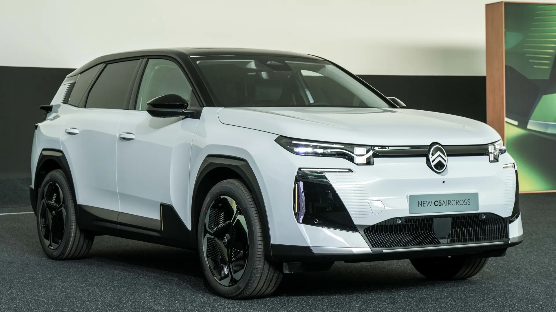 Citroen e-c5 Aircross Elettronauti tre quarti
