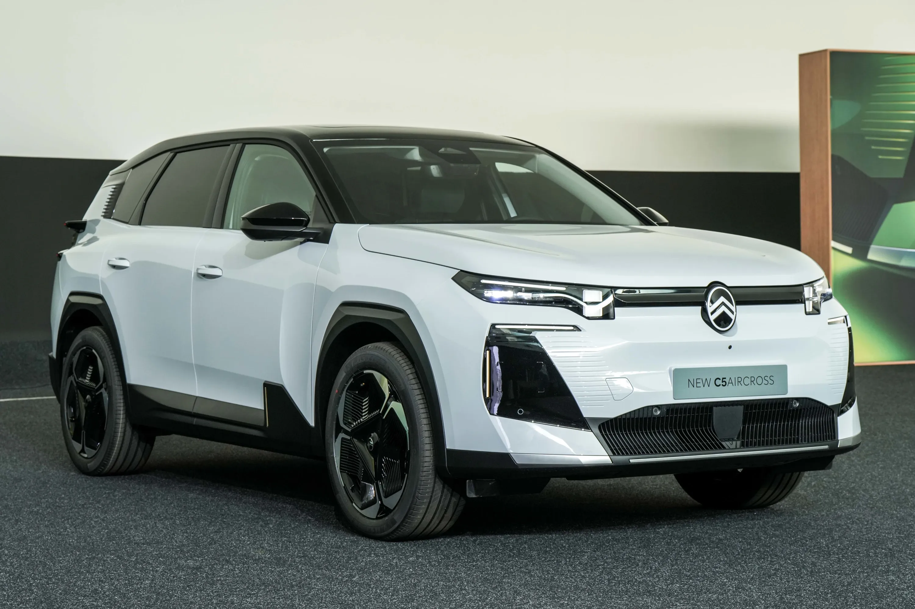 Citroen e-c5 Aircross Elettronauti tre quarti