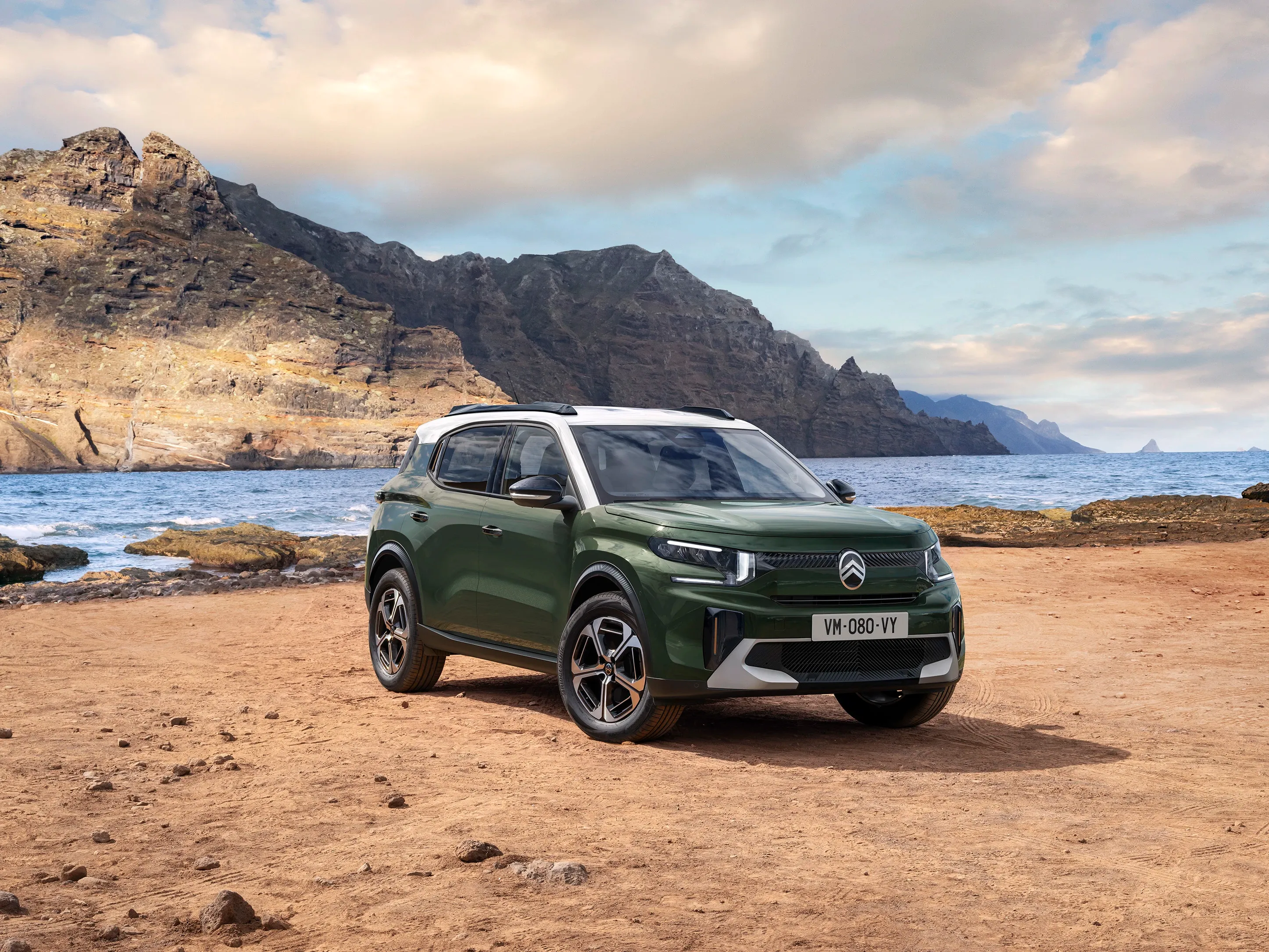 Citroen e-c3 Aircross Elettronauti parcheggiata tre quarti