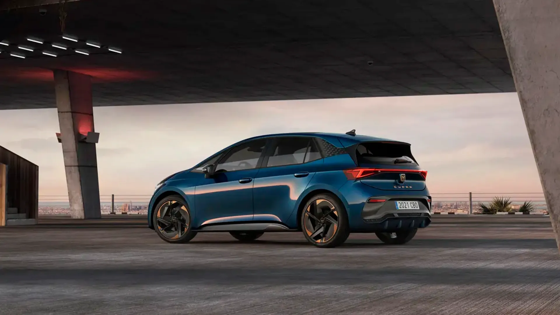 Elettronauti - Cupra Born 170 kW - 79 kWh IMPULSE+ - Grigio - Esterno - Vista anteriore a tre quarti