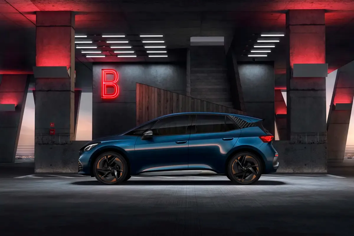 Elettronauti - Cupra Born 170 kW - 79 kWh IMPULSE+ - Grigio - Esterno - Vista anteriore a tre quarti