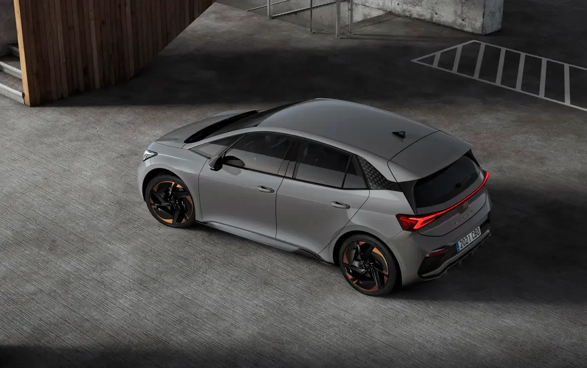 Elettronauti - Cupra Born 170 kW - 79 kWh IMPULSE+ - Grigio - Esterno - Vista anteriore a tre quarti
