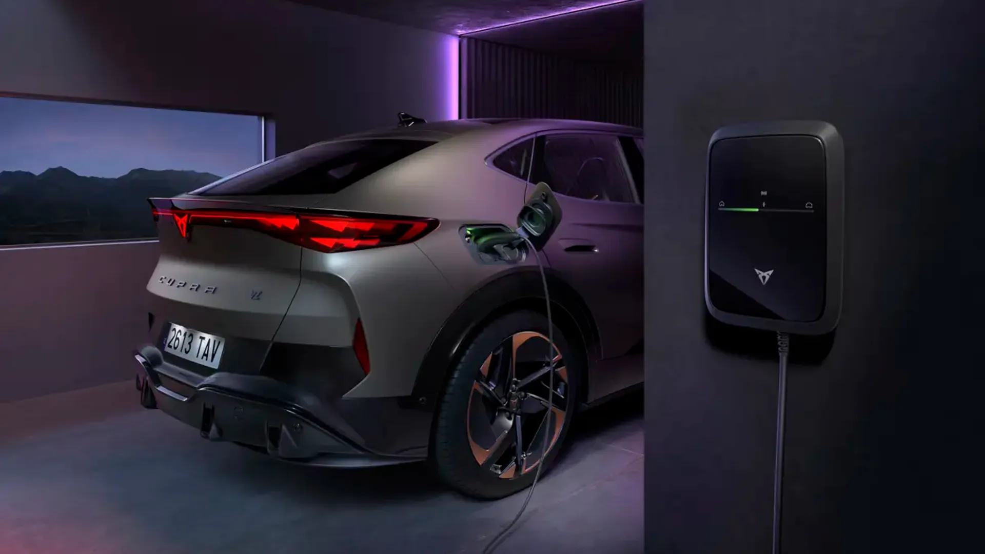 Elettronauti - Cupra Tavascan Standard Range (140 kW) - Grigio - Esterno - Vista anteriore a tre quarti