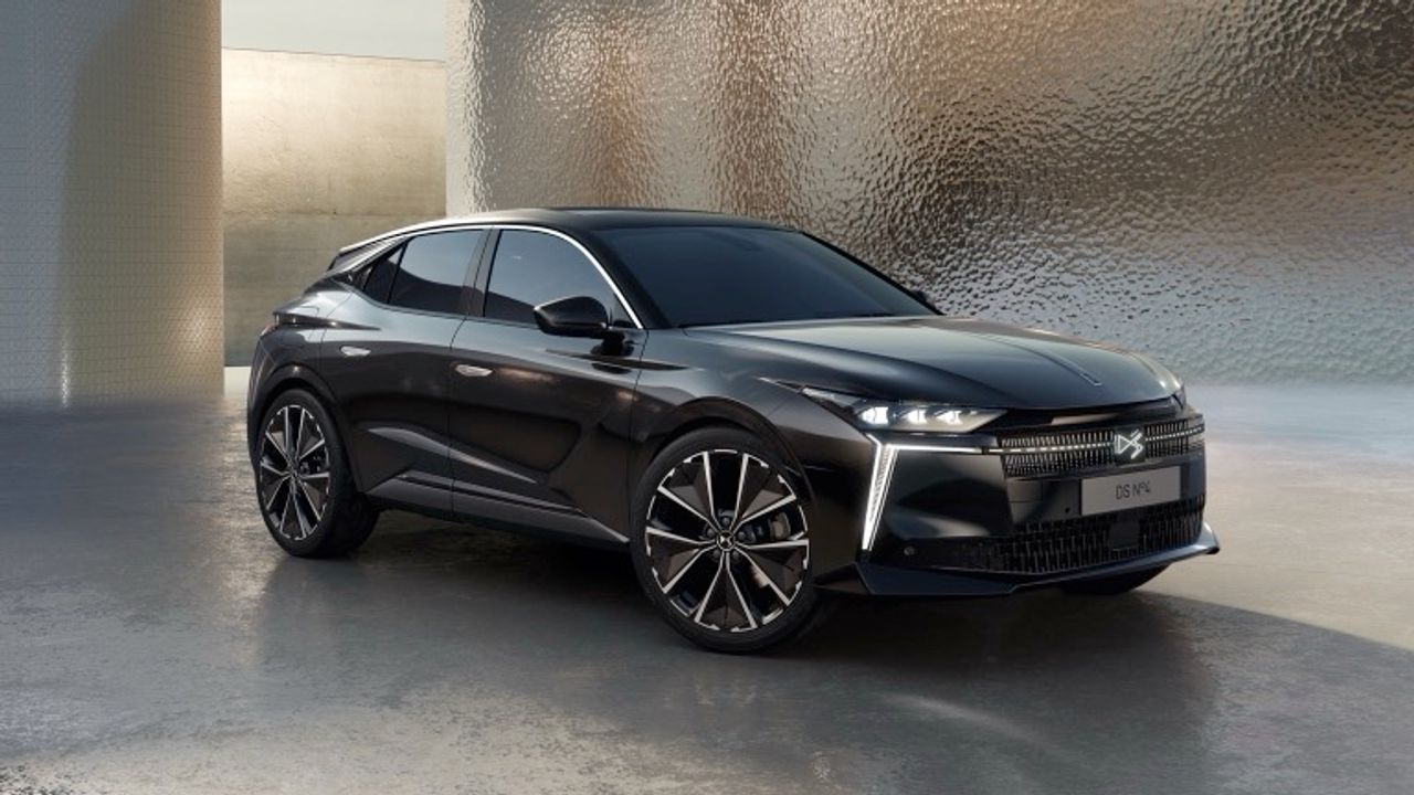 DS Automobiles N°4 E-Tense