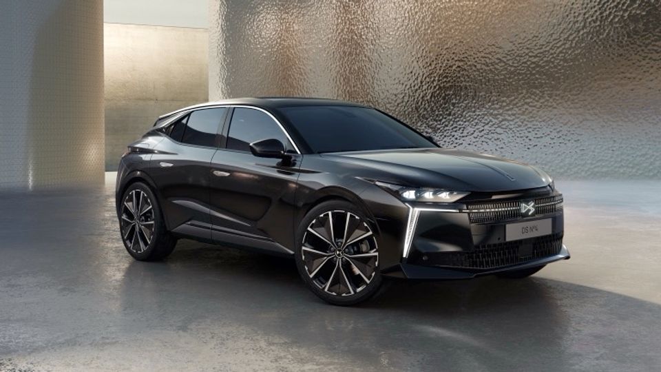 DS Automobiles N°4 E-Tense