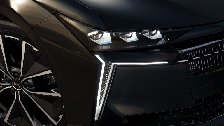 DS Automobiles N°4 E-Tense