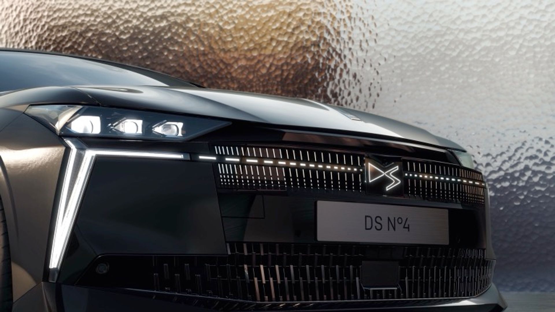 DS Automobiles N°4 E-Tense