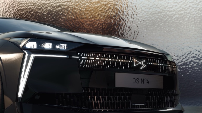 DS Automobiles N°4 E-Tense