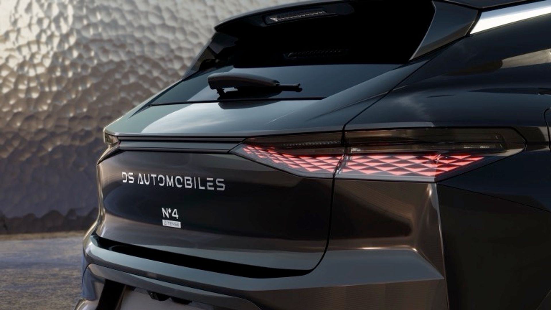 DS Automobiles N°4 E-Tense