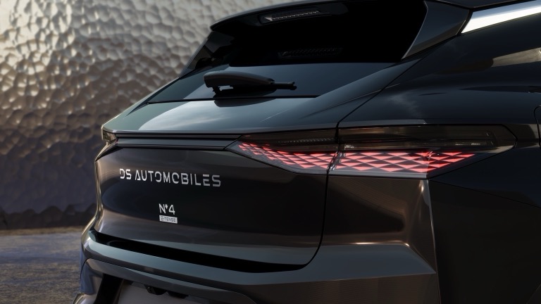 DS Automobiles N°4 E-Tense