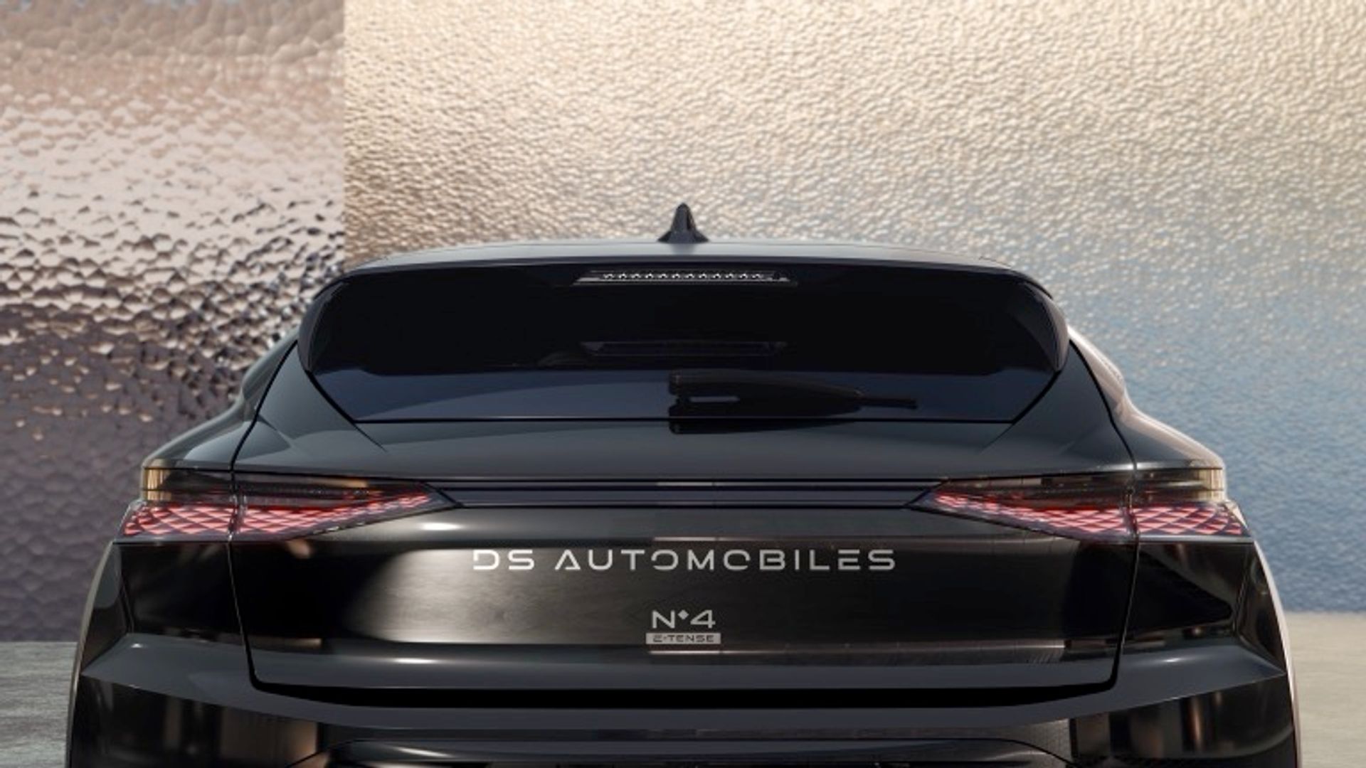 DS Automobiles N°4 E-Tense