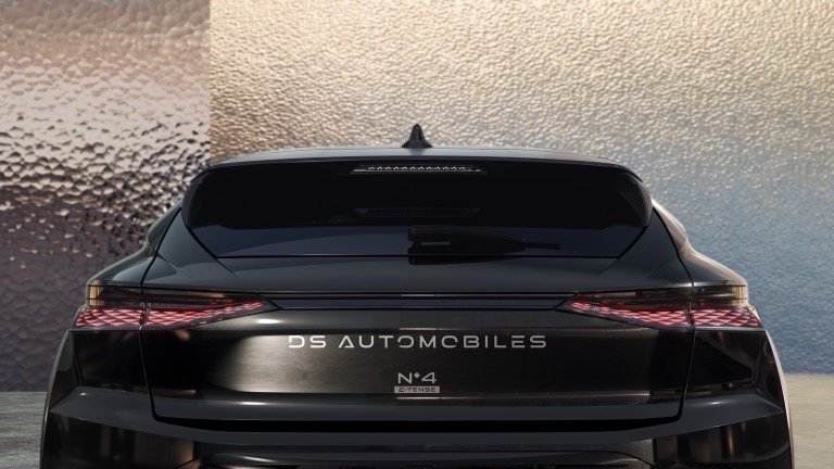 DS Automobiles N°4 E-Tense