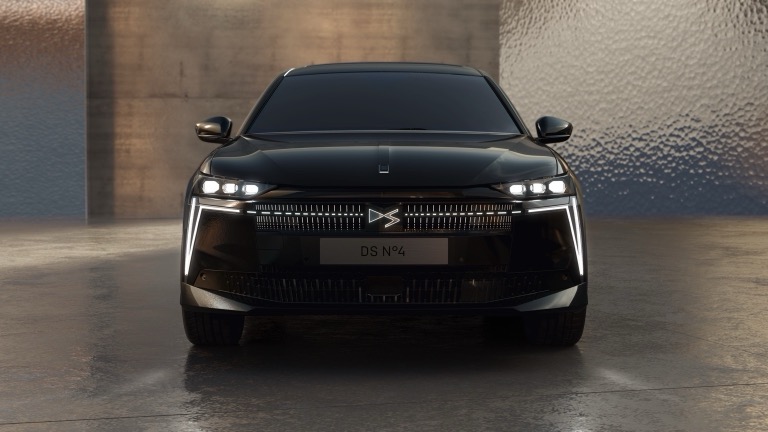 DS Automobiles N°4 E-Tense