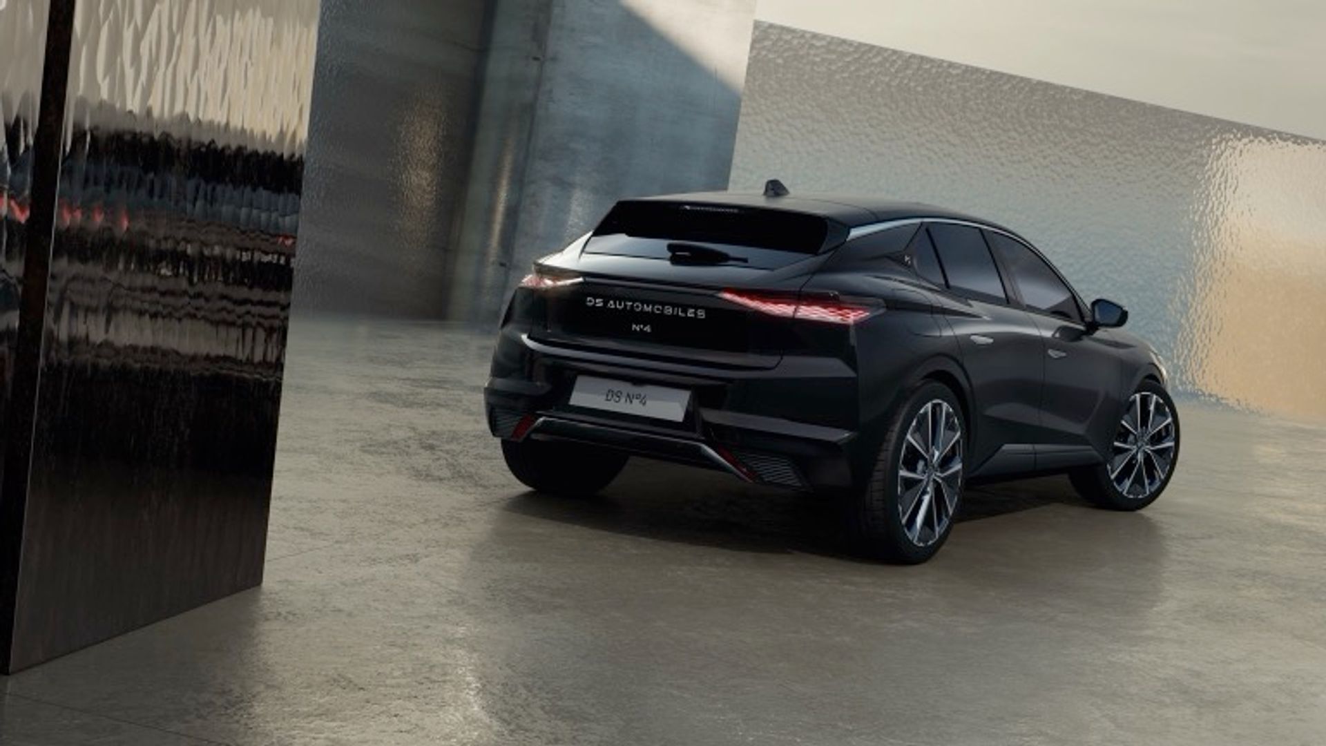 DS Automobiles N°4 E-Tense