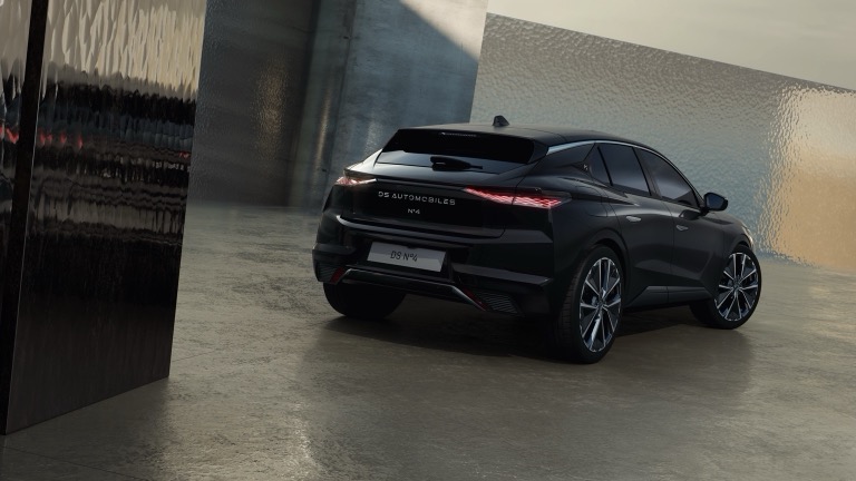 DS Automobiles N°4 E-Tense