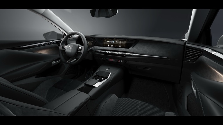 DS Automobiles N°4 E-Tense