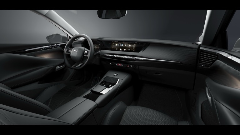 DS Automobiles N°4 E-Tense