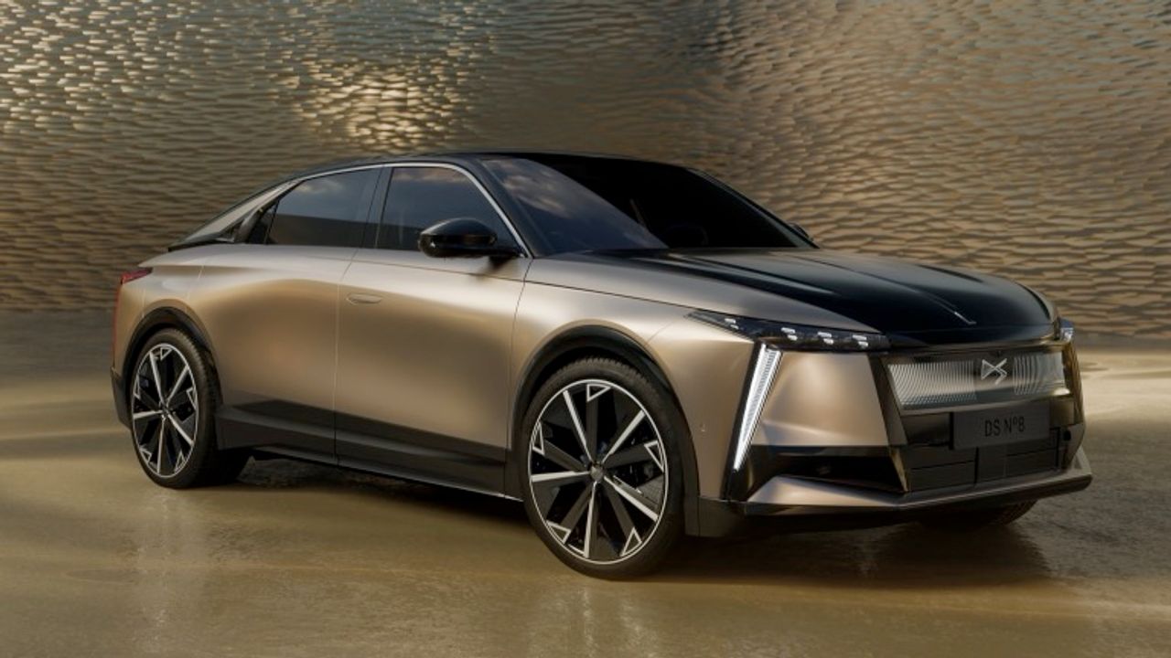 DS Automobiles N°8 AWD Long Range