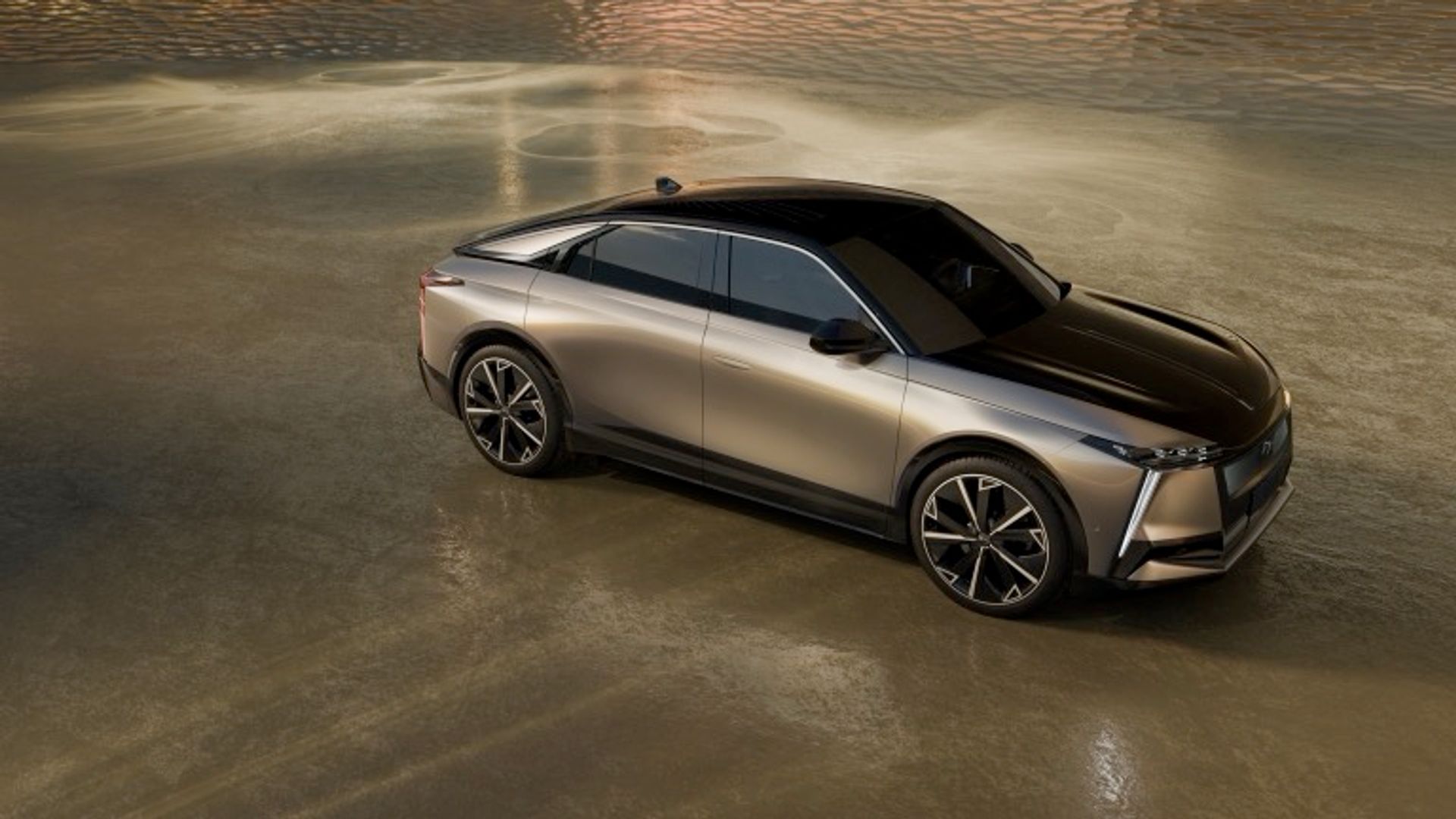 DS Automobiles N°8 AWD Long Range