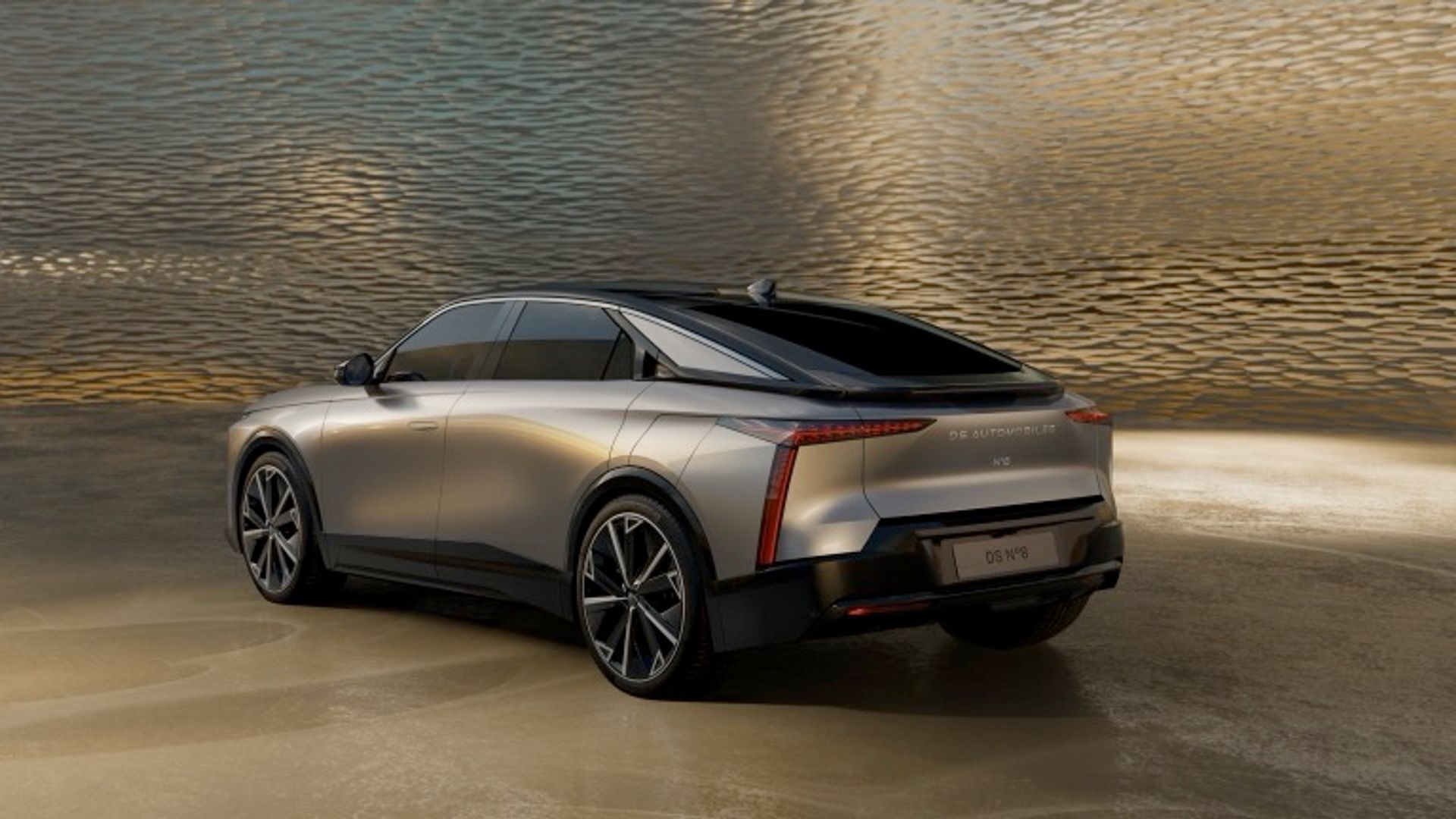 DS Automobiles N°8 AWD Long Range