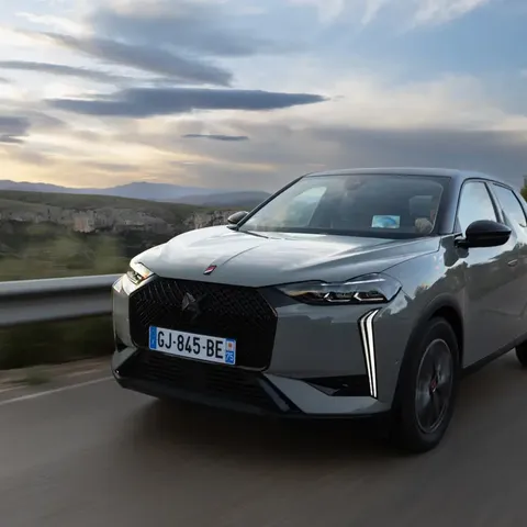 Elettronauti - DS 3 E-Tense - Dark Grey - Esterno - Vista anteriore a tre quarti