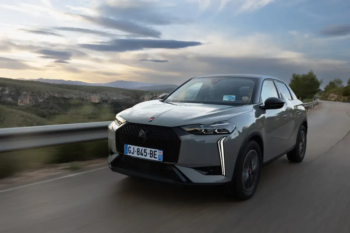Elettronauti - DS 3 E-Tense - Dark Grey - Esterno - Vista anteriore a tre quarti