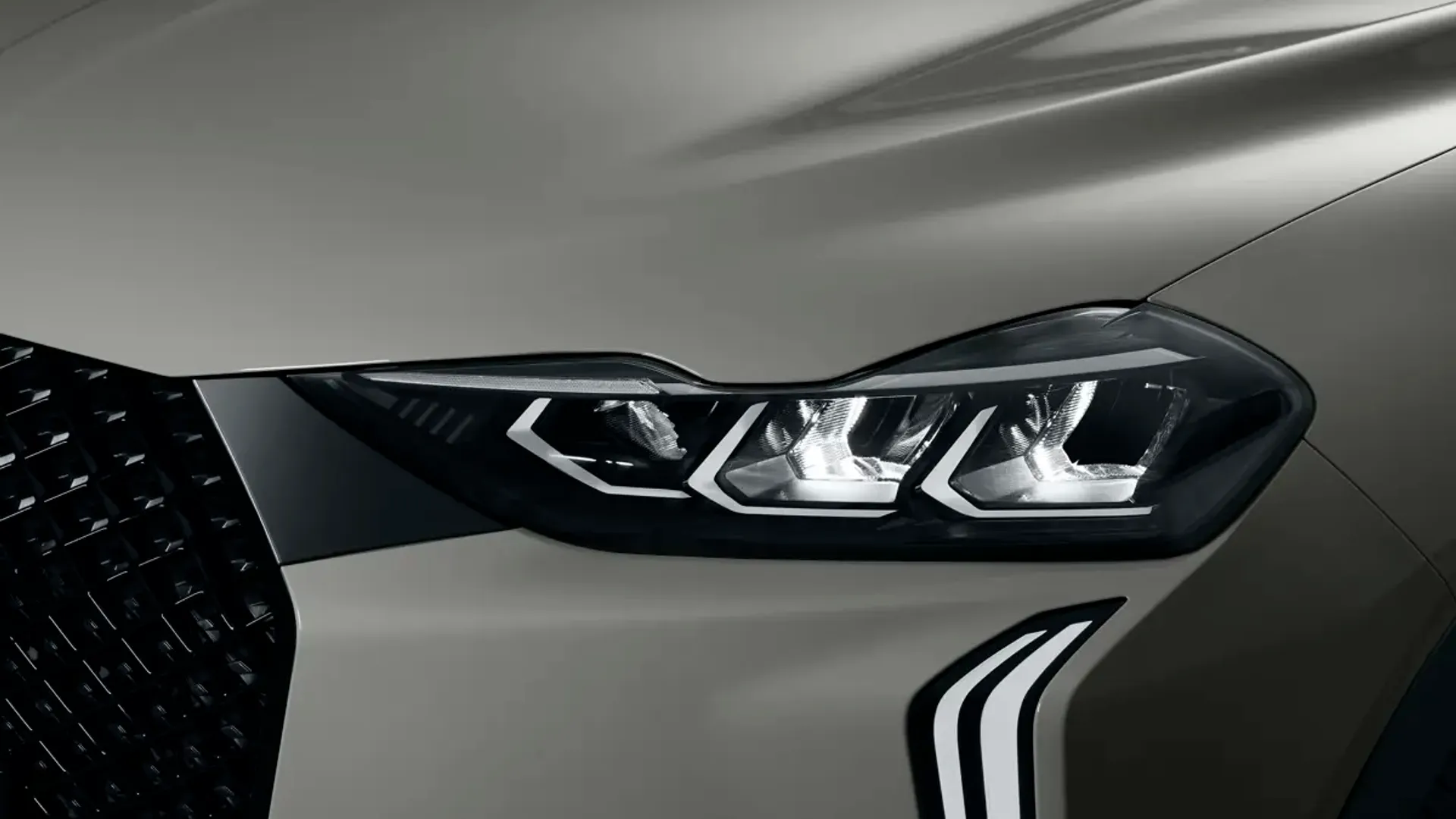 Elettronauti - DS 3 E-Tense - Grigio - Esterno - Vista anteriore a tre quarti