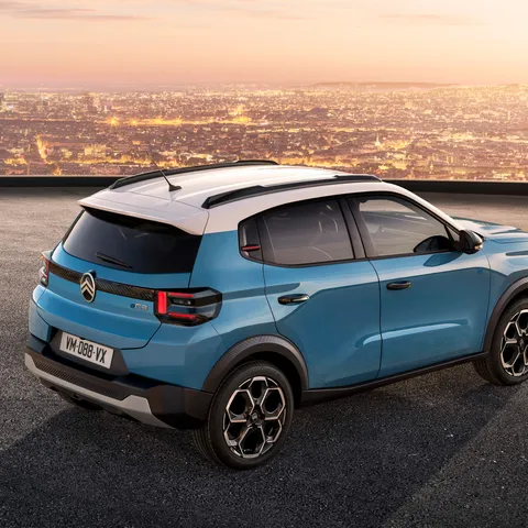 Elettronauti Citroen e-c3 tramonto posteriore