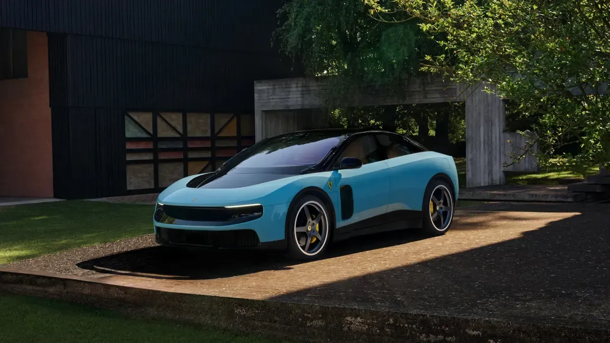Elettronauti - Ferrari Luce - Grigio - Esterno - Vista anteriore a tre quarti