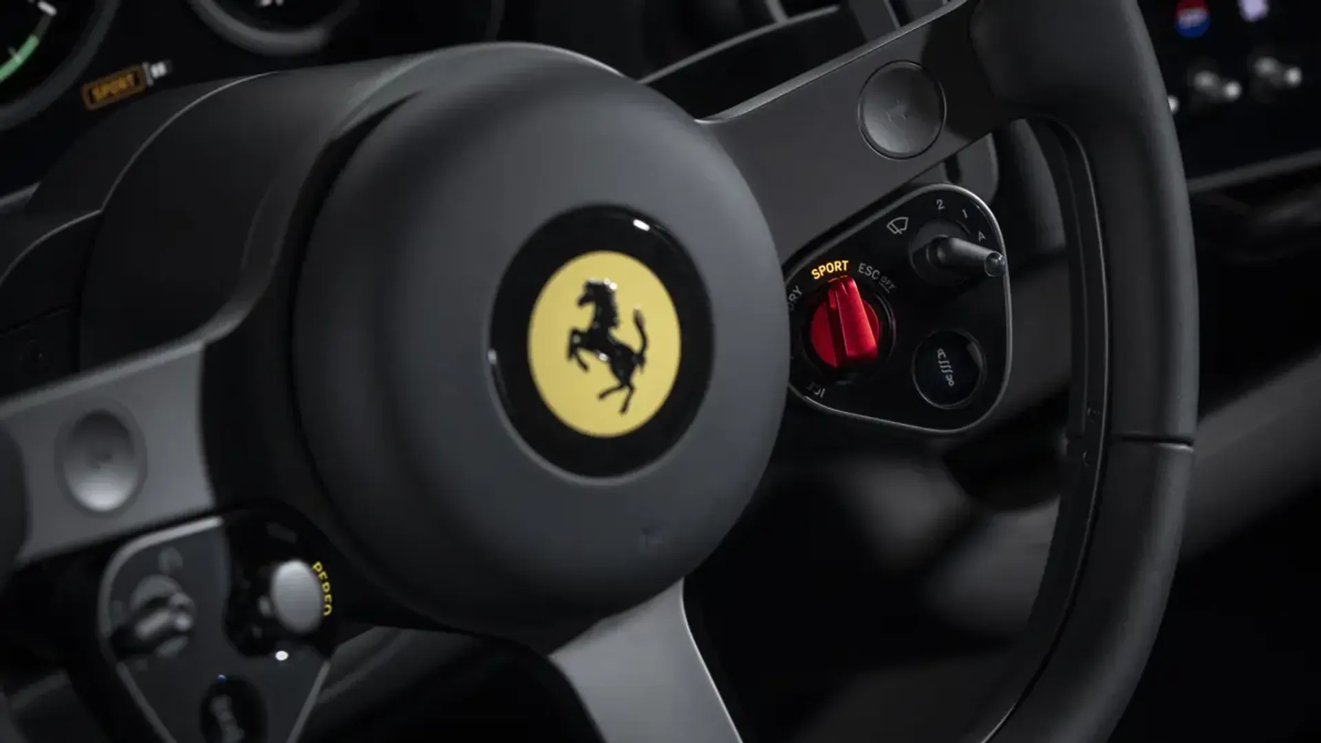 Elettronauti - Ferrari Luce - Grigio - Esterno - Vista anteriore a tre quarti