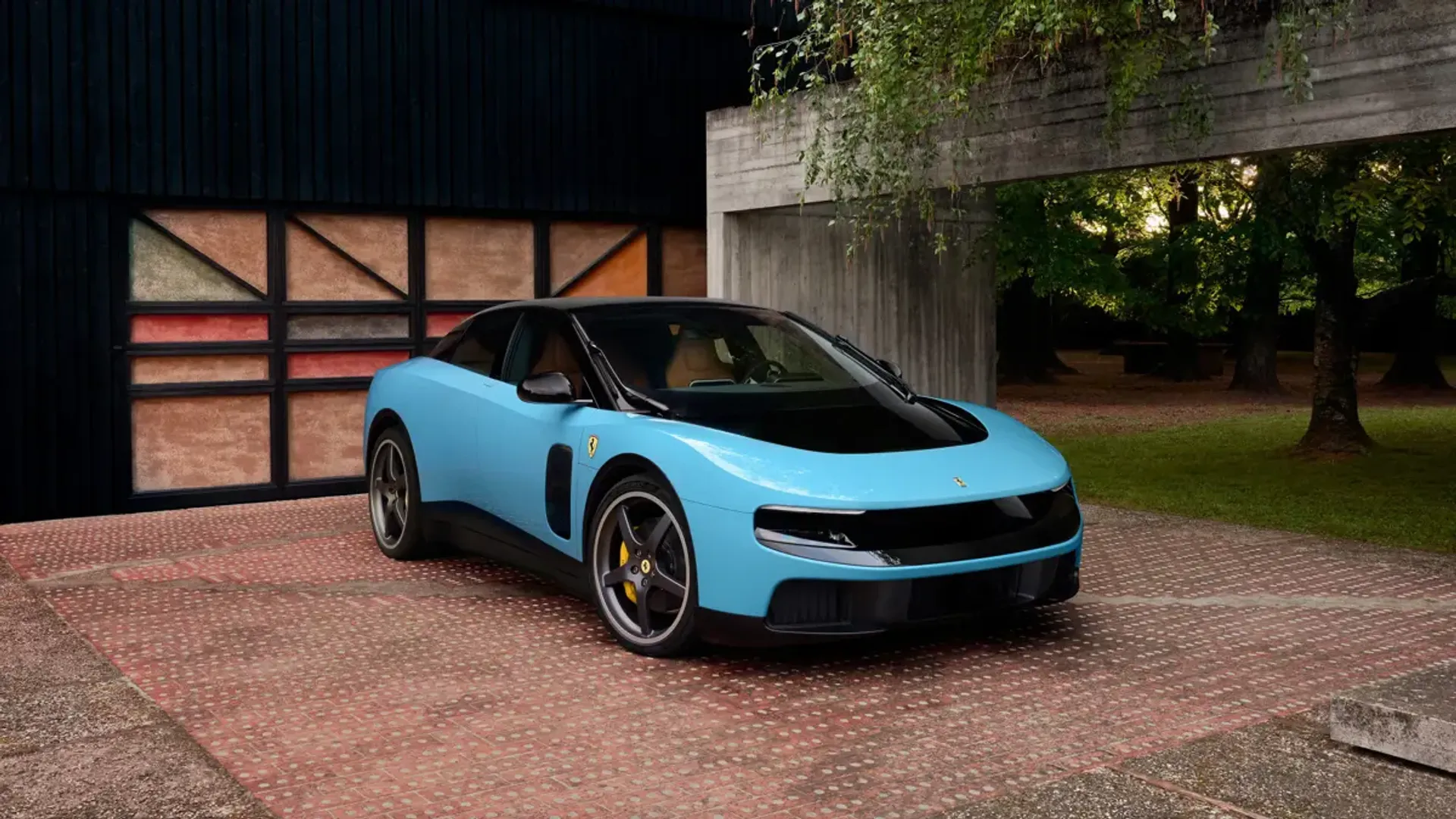 Elettronauti - Ferrari Luce 117kWh - Rosso - Esterno - Vista anteriore a tre quarti