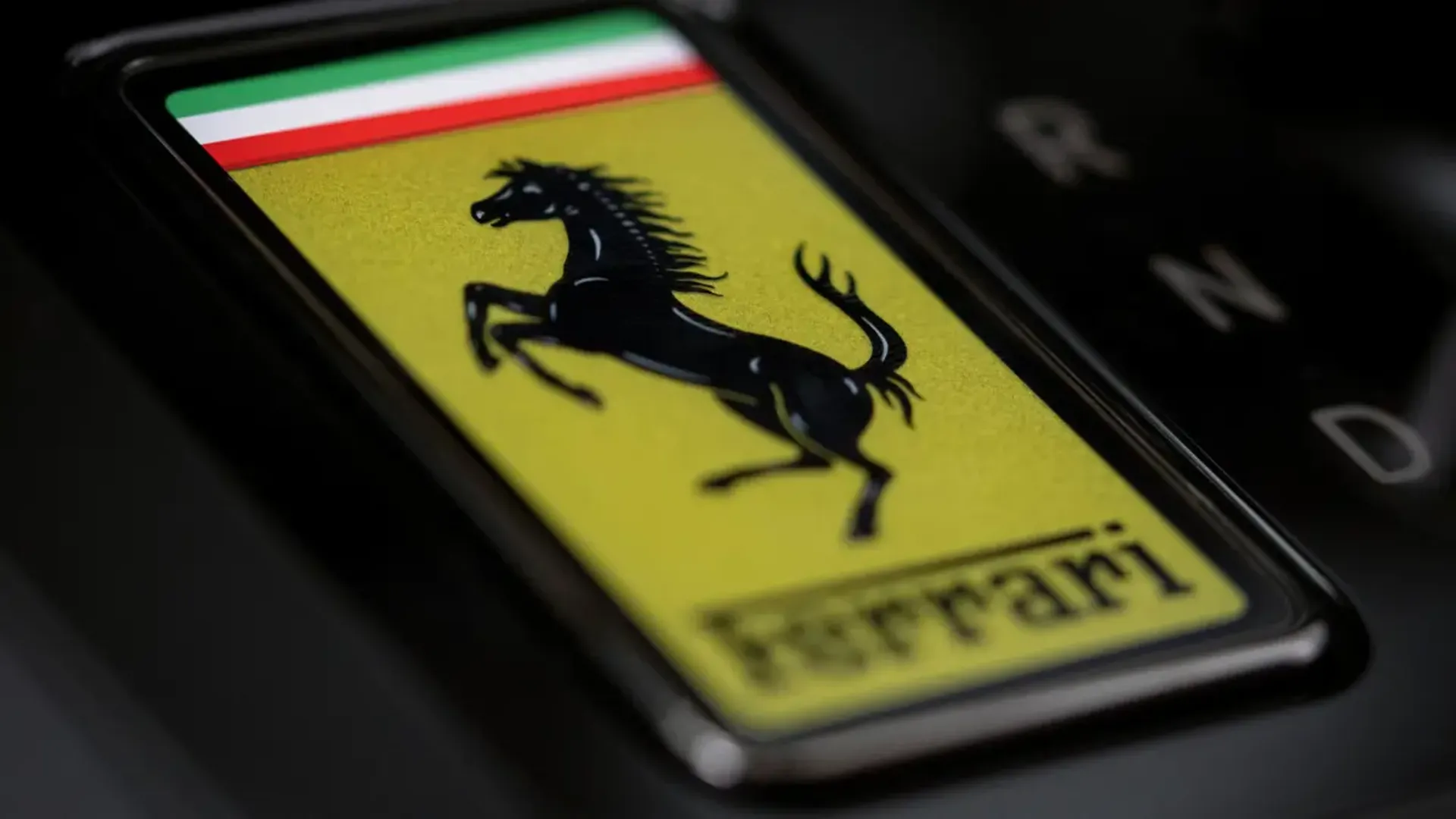 Elettronauti - Ferrari Luce - Argento - Esterno - Vista anteriore a tre quarti