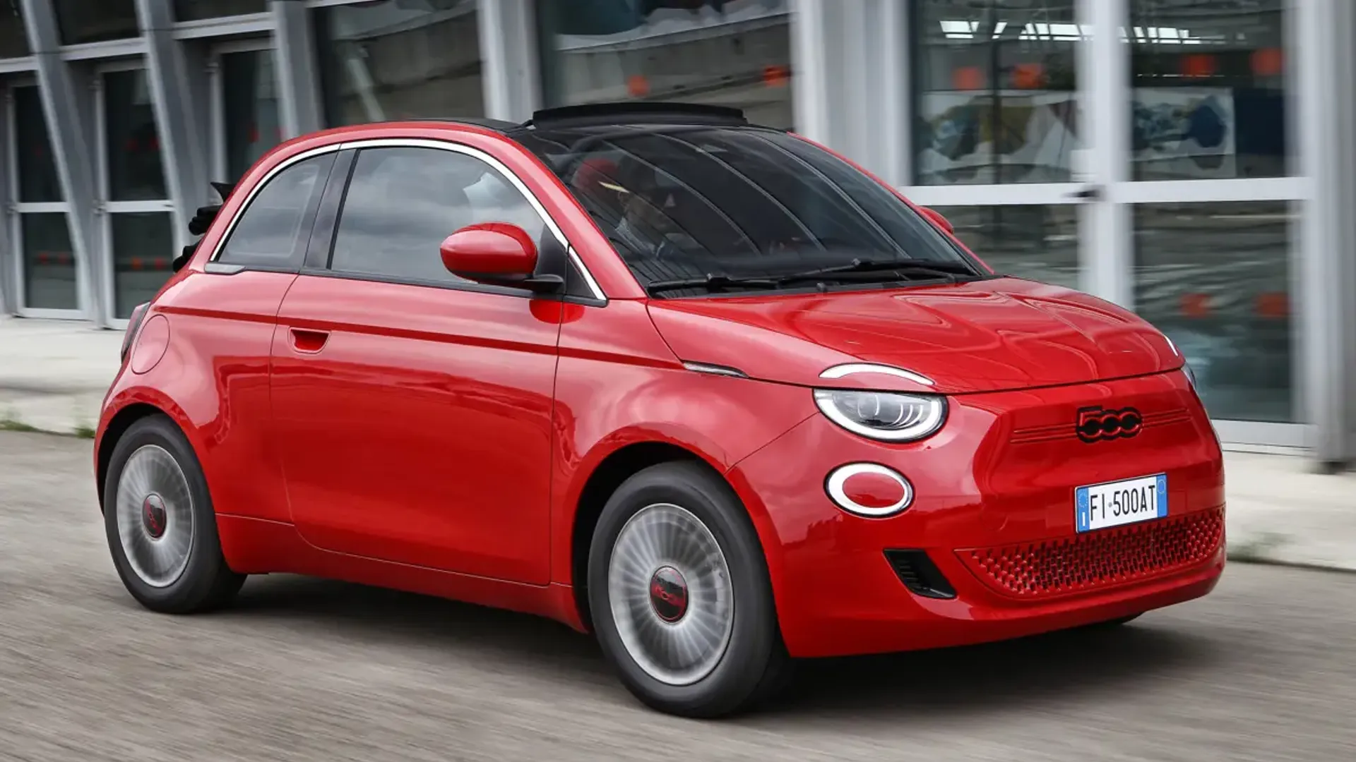 Elettronauti - Fiat 500e 24 kWh - Blu - Esterno - Vista anteriore a tre quarti