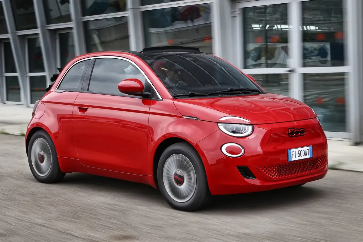 Elettronauti - Fiat 500e 24 kWh - Blu - Esterno - Vista anteriore a tre quarti