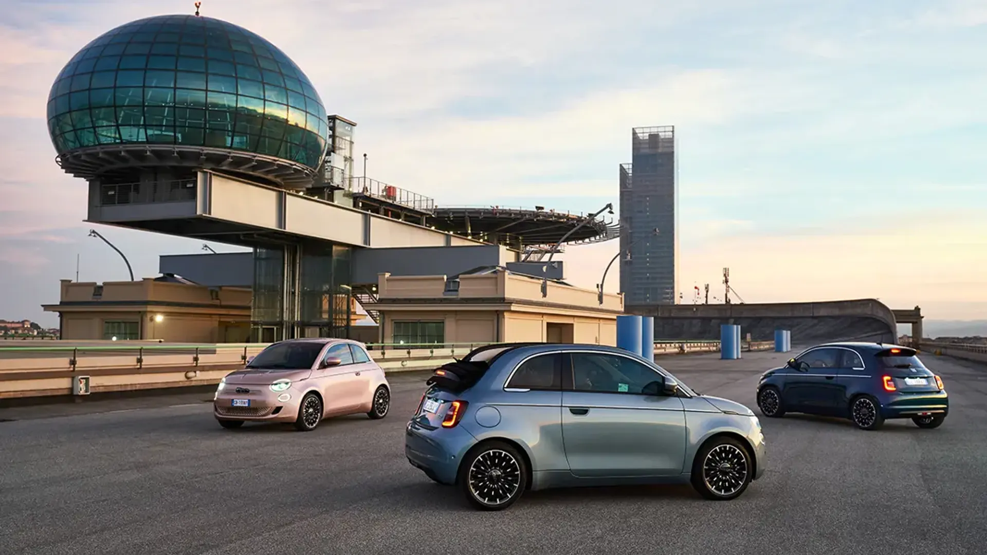 Elettronauti - Fiat 500e 24 kWh - Blu - Esterno - Vista anteriore a tre quarti