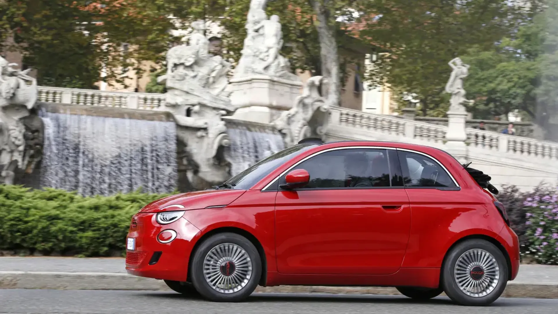 Elettronauti - Fiat 500e 24 kWh - Rose Gold - Esterno - Vista anteriore a tre quarti