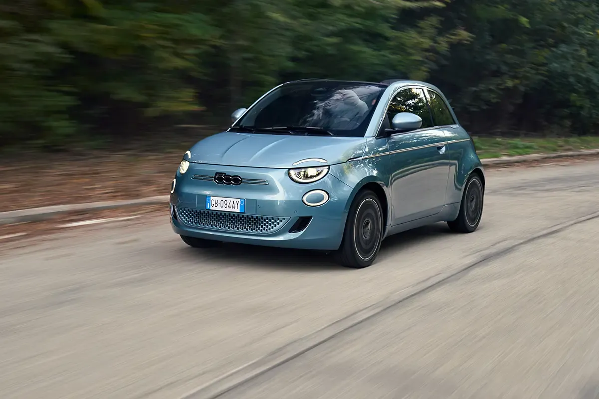 Elettronauti - Fiat 500e 24 kWh - Rose Gold - Esterno - Vista anteriore a tre quarti