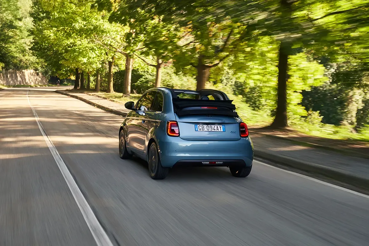 Elettronauti - Fiat 500e 24 kWh - Rose Gold - Esterno - Vista anteriore a tre quarti