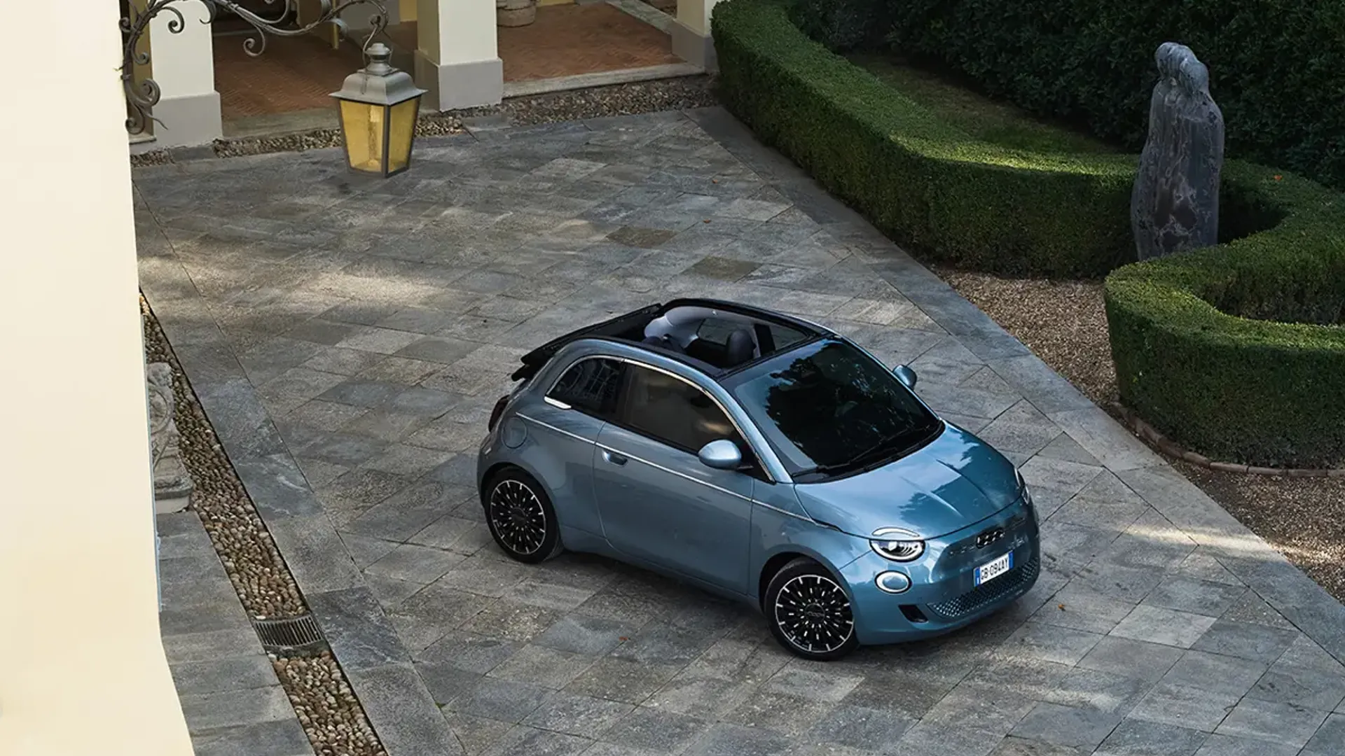 Elettronauti - Fiat 500e 24 kWh - Bianco - Esterno - Vista anteriore a tre quarti