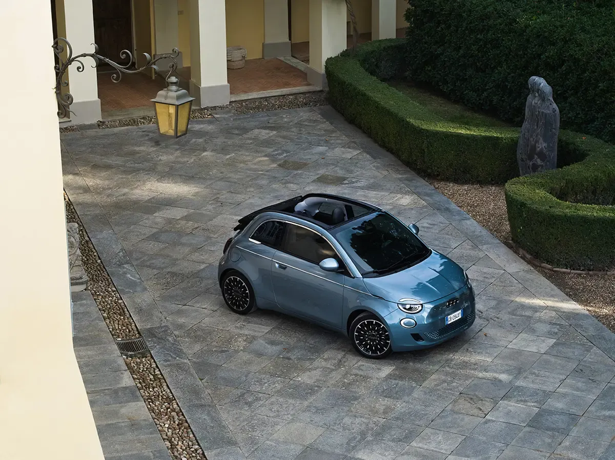 Elettronauti - Fiat 500e 24 kWh - Bianco - Esterno - Vista anteriore a tre quarti