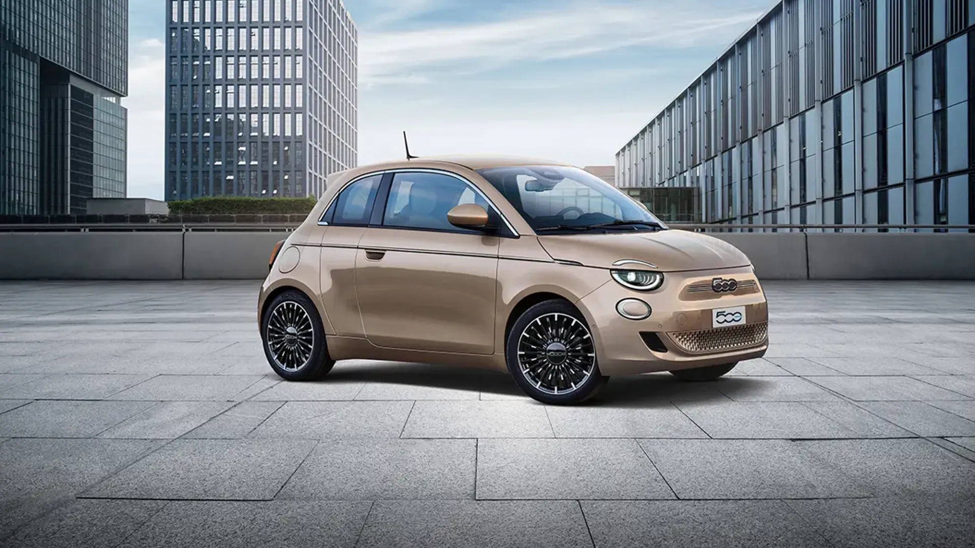 Elettronauti - Fiat 500e 24 kWh - Bianco - Esterno - Vista anteriore a tre quarti