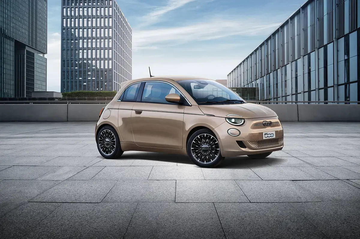 Elettronauti - Fiat 500e 24 kWh - Bianco - Esterno - Vista anteriore a tre quarti