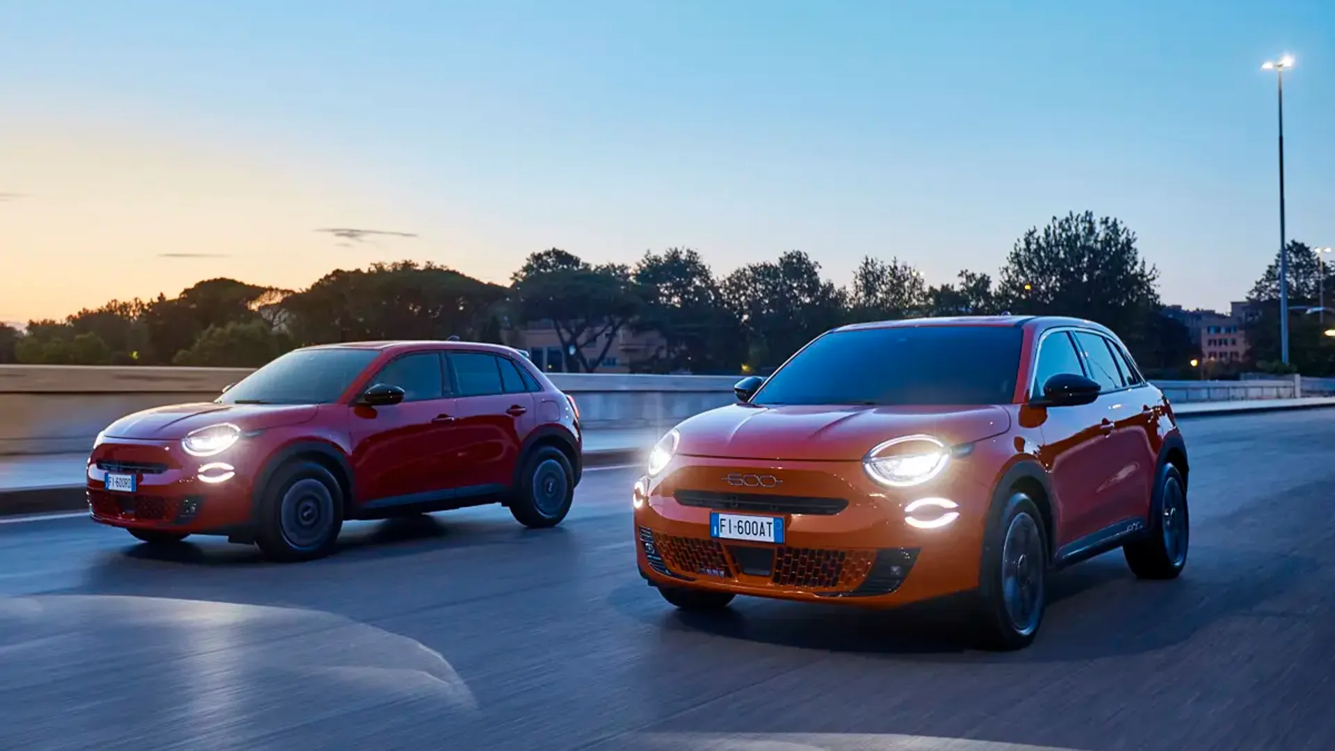 Elettronauti - Fiat 600e - Arancione - Esterno - Vista anteriore a tre quarti