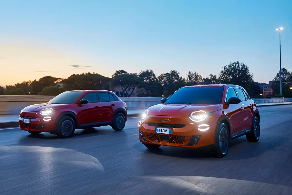 Elettronauti - Fiat 600e - Arancione - Esterno - Vista anteriore a tre quarti