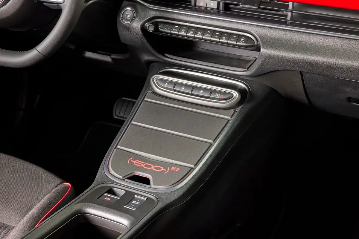 Elettronauti - Fiat 600e - Interni - Vista della plancia